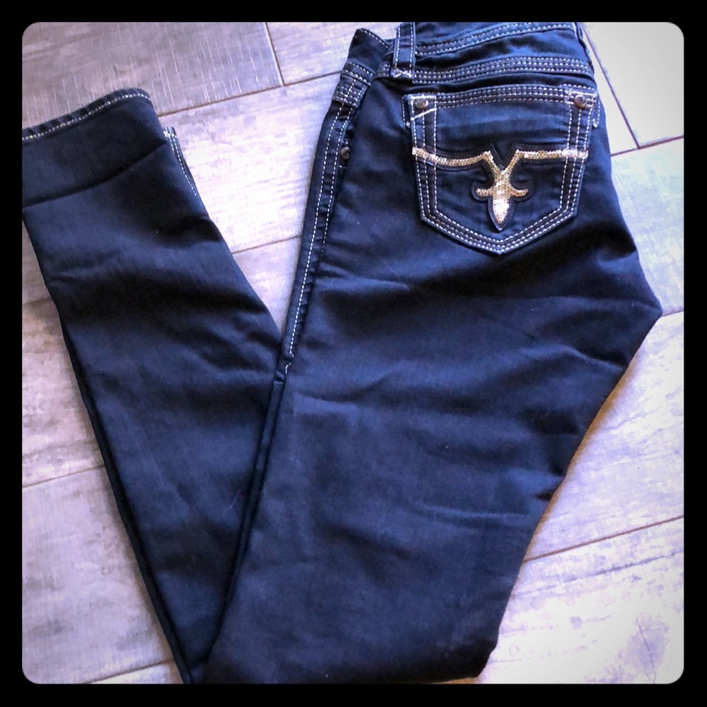 Beautiful Rock Revival skinny jeans. Sequin pocket